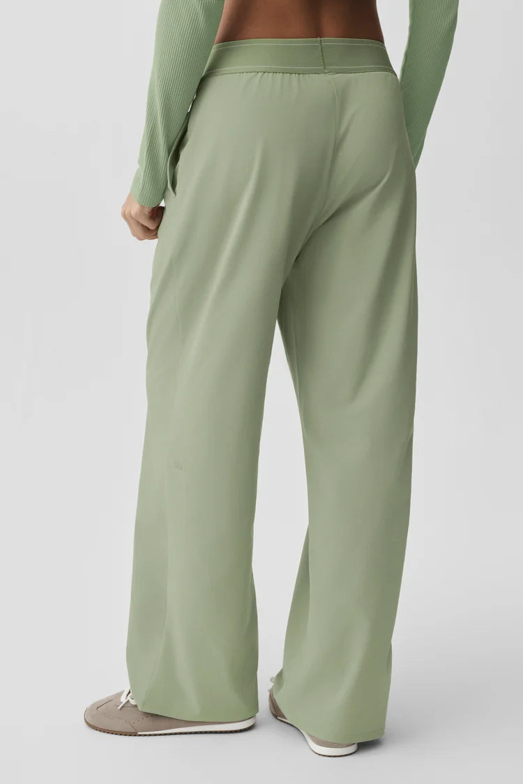 Alo Yoga Suit Up Trouser (Regular) — Dune Grass